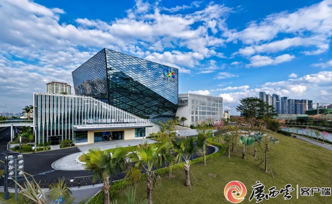 _cgi-bin_mmwebwx-bin_webwxgetmsgimg__&MsgID=158929525461